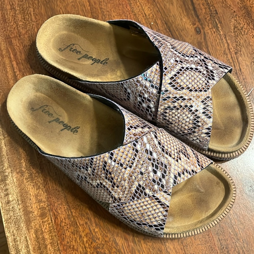 Free People Sidelines Footbed Sandals Size 8?